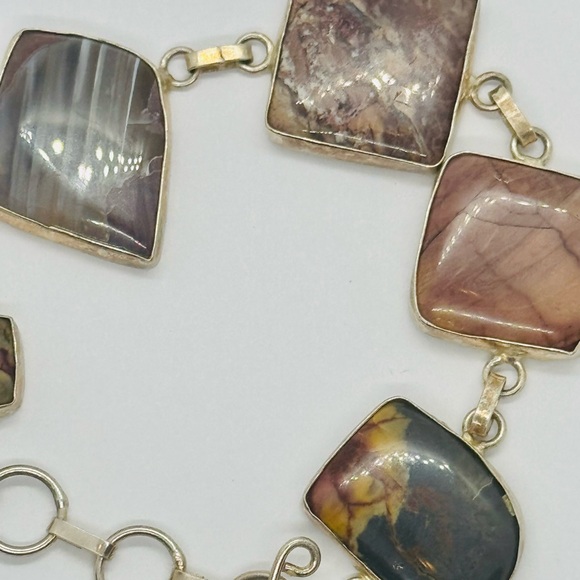 Elegant Multicolor Stone Bracelet - Picture 7 of 8